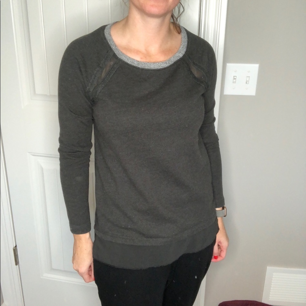 Sweatshirt with layers